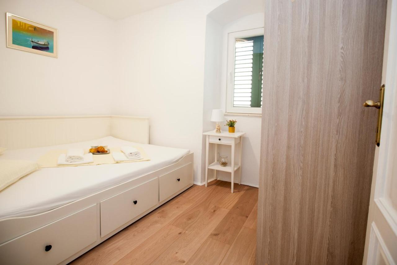 Slavuj Square Apartament